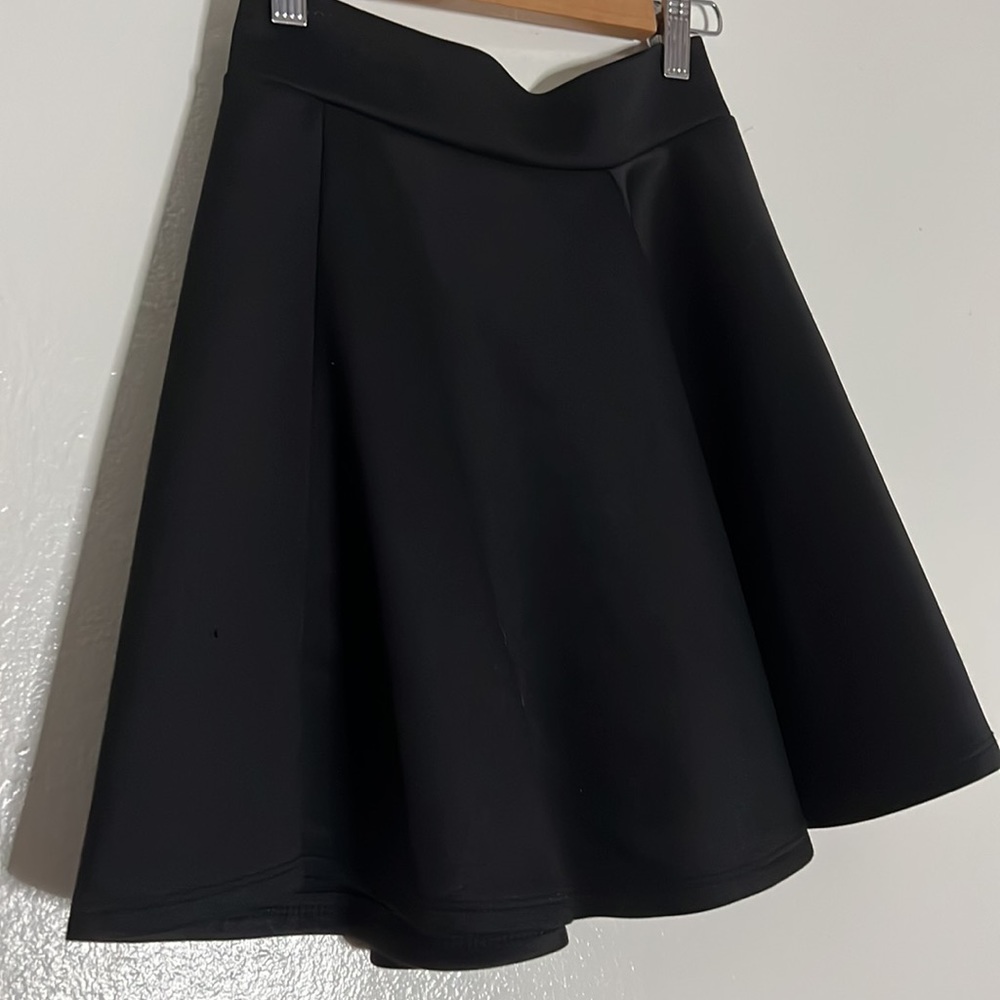 Black skirt - Picture 2 of 5
